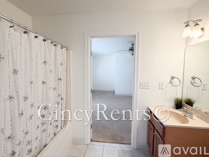 Cincinnati Condo: 1716 Grandmere Ln