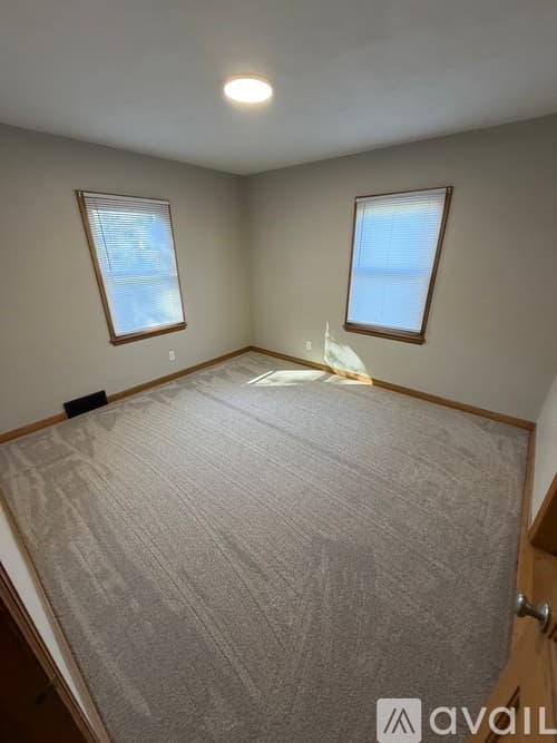 Cedar Rapids House: 139 21st St SW