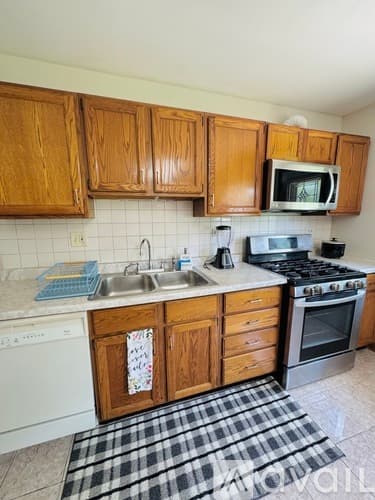 Hanover Park House: 1115 Old Mill Ln