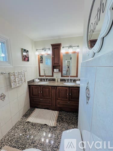 Hanover Park House: 1115 Old Mill Ln
