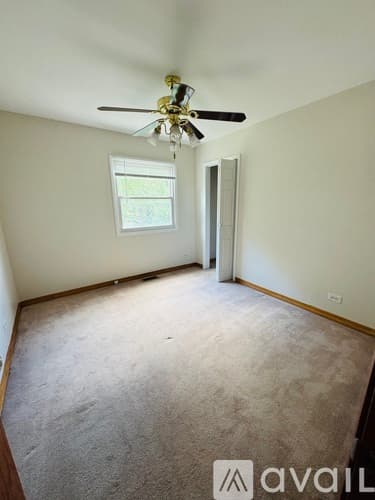 Hanover Park House: 1115 Old Mill Ln