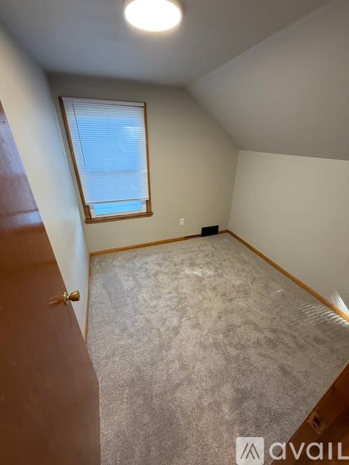 Cedar Rapids House: 139 21st St SW