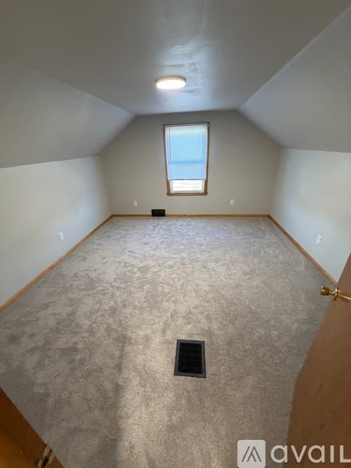 Cedar Rapids House: 139 21st St SW