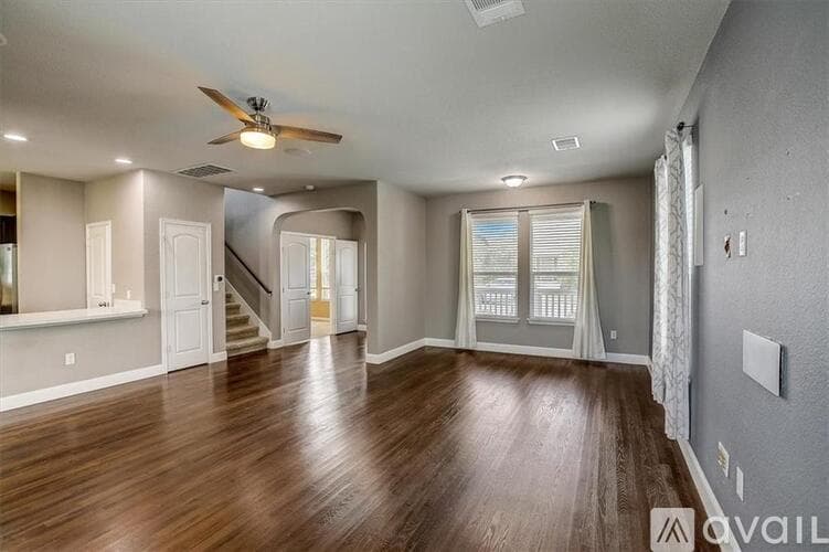 Pflugerville House: 1121 Badlands Dr