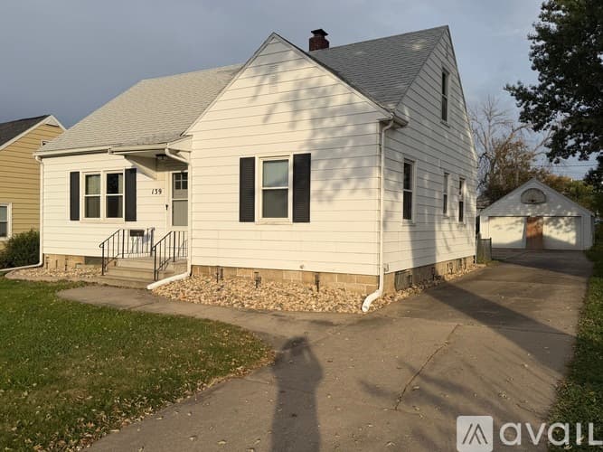Cedar Rapids House: 139 21st St SW