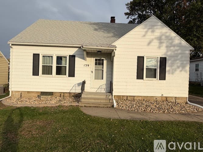Cedar Rapids House: 139 21st St SW