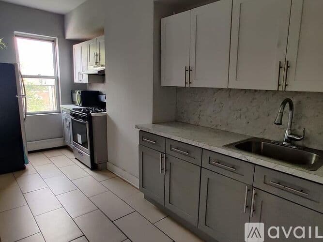 Jersey City Apartment: 176 Armstrong Ave