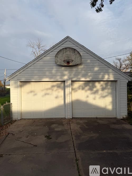 Cedar Rapids House: 139 21st St SW