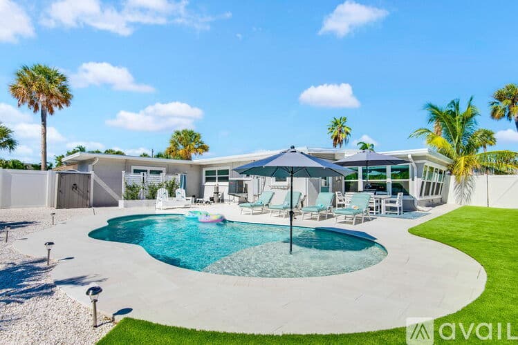 Holmes Beach House: 203 84th Street