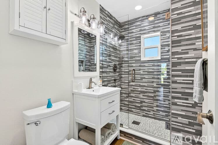 Holmes Beach House: 203 84th Street