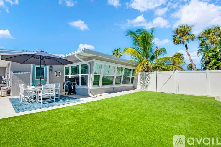 Holmes Beach House: 203 84th Street