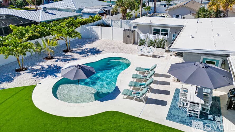 Holmes Beach House: 203 84th Street