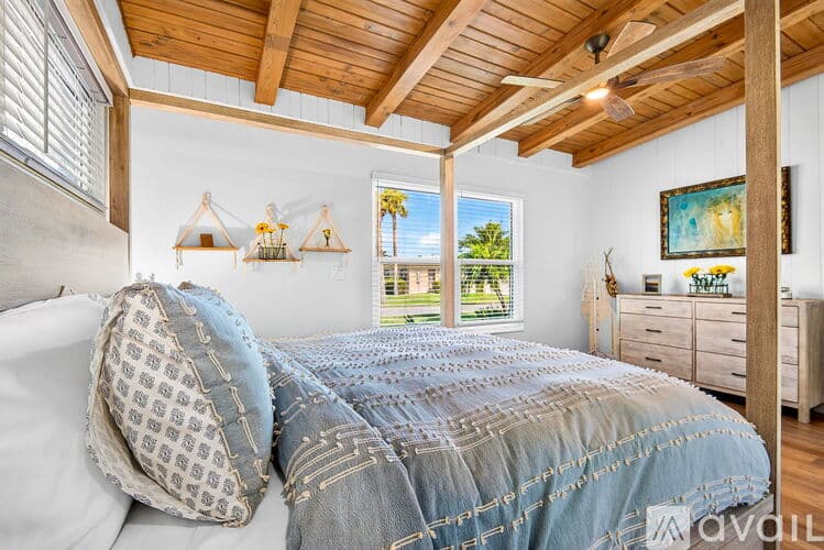 Holmes Beach House: 203 84th Street