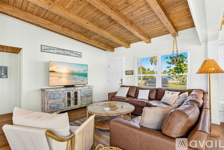 Holmes Beach House: 203 84th Street