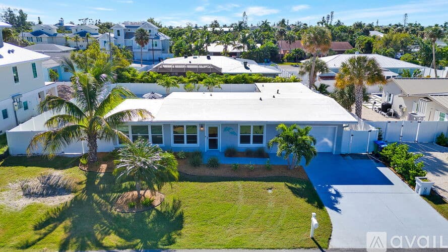 Holmes Beach House: 203 84th Street