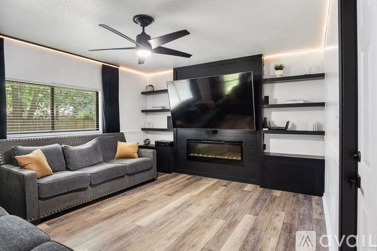 Fort Walton Beach House: 123 Pinewood Terrace
