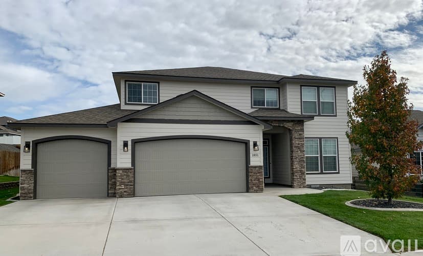 Kennewick House: 1851 S Fescue St