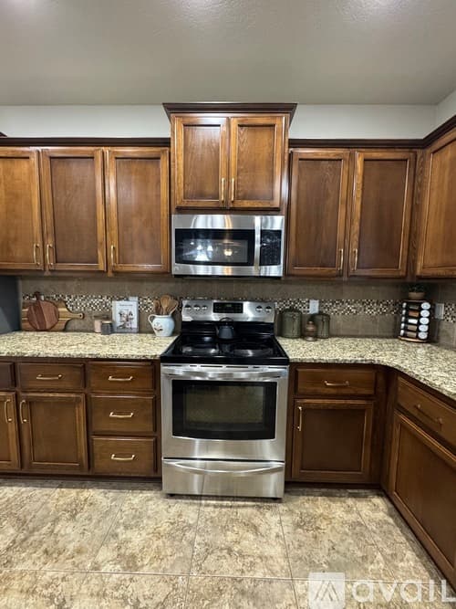 Kennewick House: 1851 S Fescue St