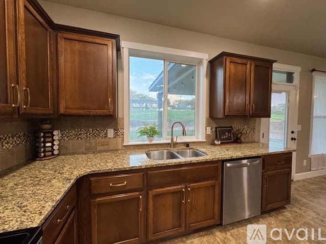 Kennewick House: 1851 S Fescue St
