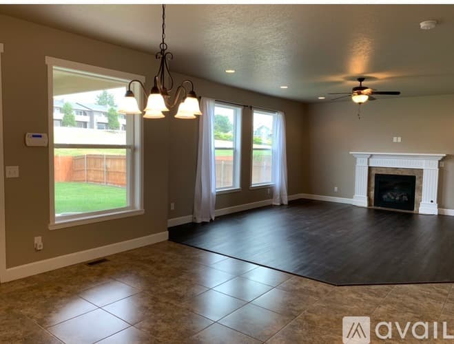 Kennewick House: 1851 S Fescue St