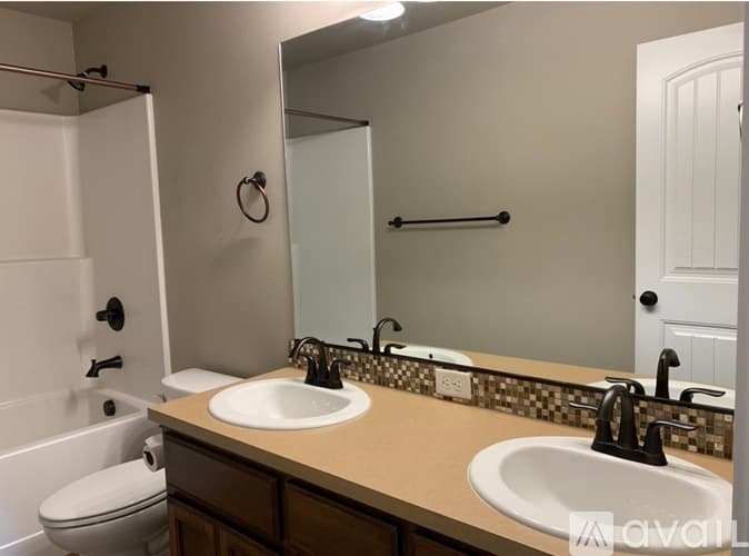 Kennewick House: 1851 S Fescue St