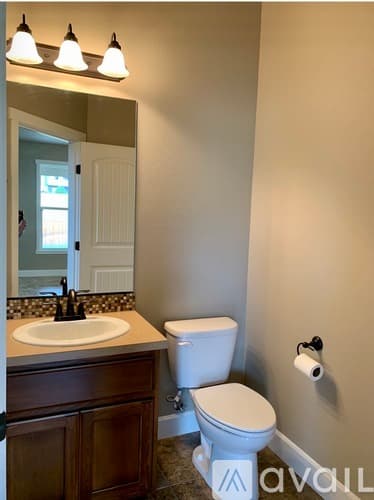 Kennewick House: 1851 S Fescue St