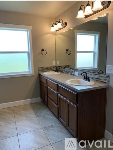 Kennewick House: 1851 S Fescue St