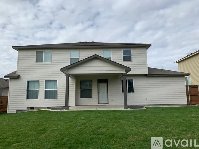 Kennewick House: 1851 S Fescue St