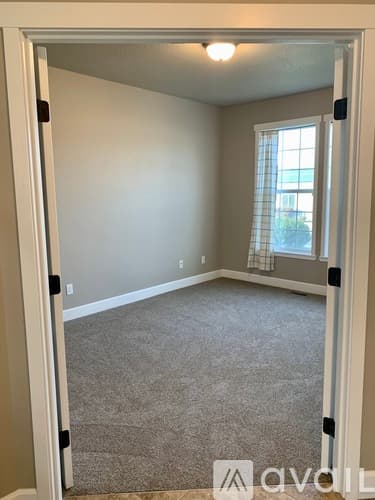 Kennewick House: 1851 S Fescue St