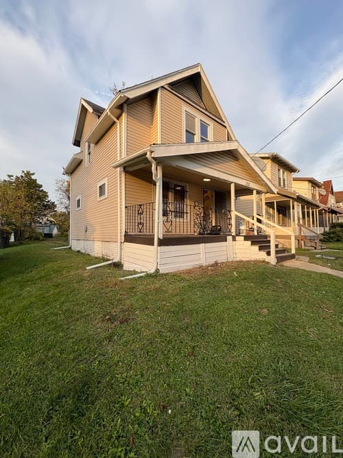 Toledo House: Freeman St