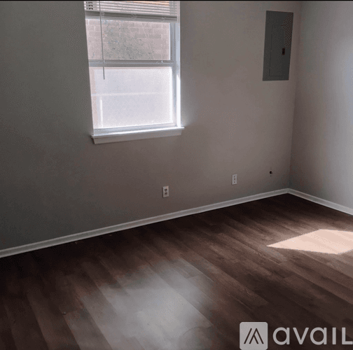 Andrews Apartment: 208 SE 2nd St