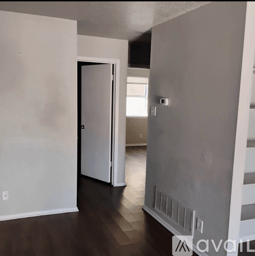 Andrews Apartment: 208 SE 2nd St