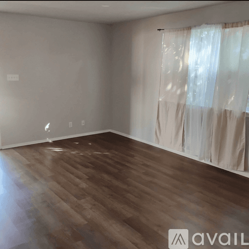 Andrews Apartment: 208 SE 2nd St