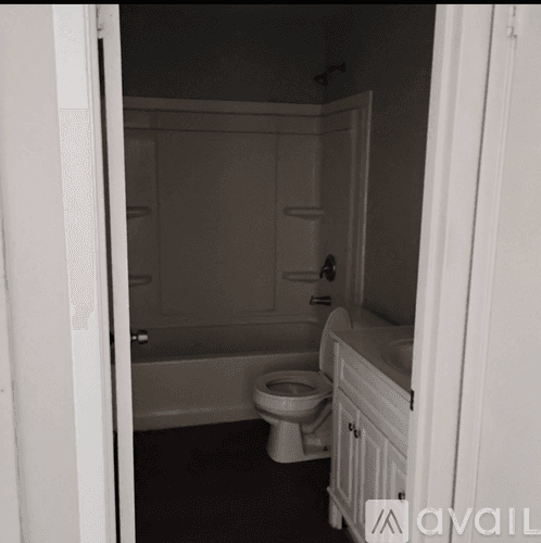 Andrews Apartment: 208 SE 2nd St