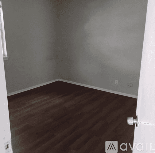 Andrews Apartment: 208 SE 2nd St