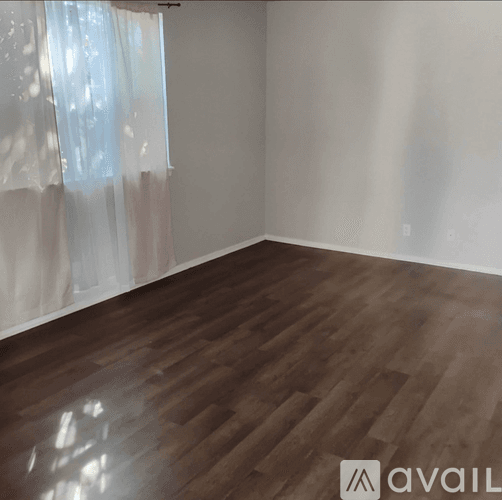Andrews Apartment: 208 SE 2nd St