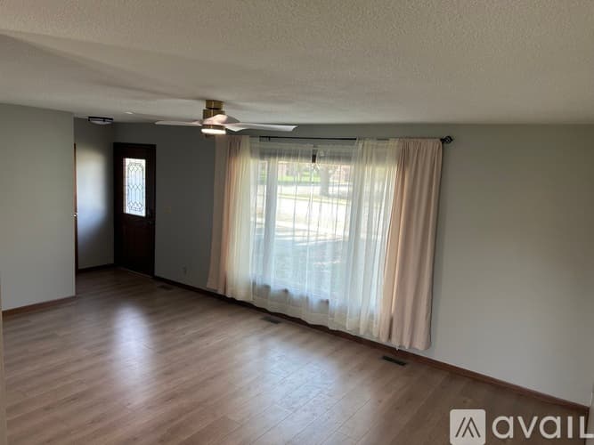 Garner House: 765 W 8th St