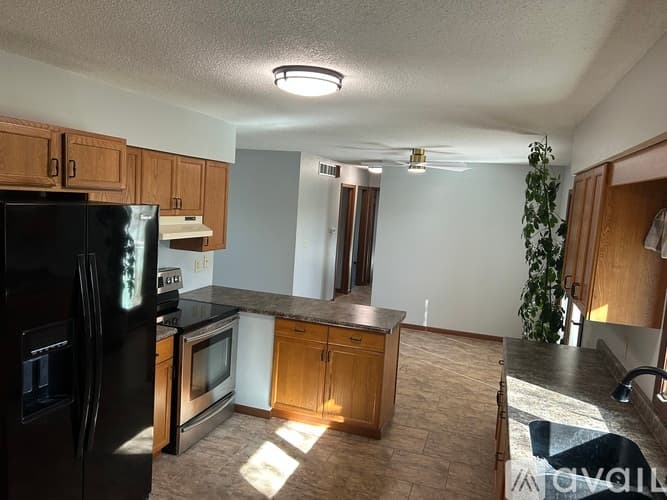 Garner House: 765 W 8th St