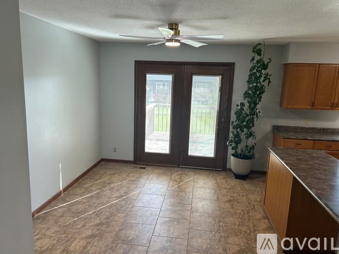 Garner House: 765 W 8th St