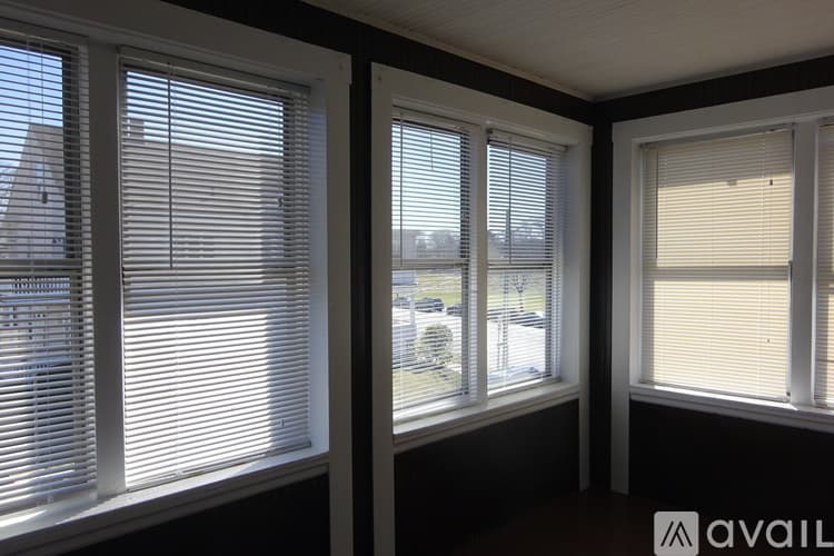 Medford Apartment: 115 Playstead Rd