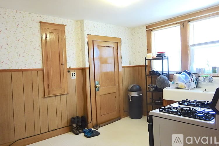 Medford Apartment: 115 Playstead Rd