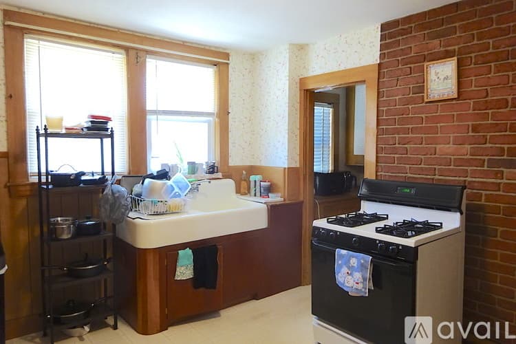 Medford Apartment: 115 Playstead Rd