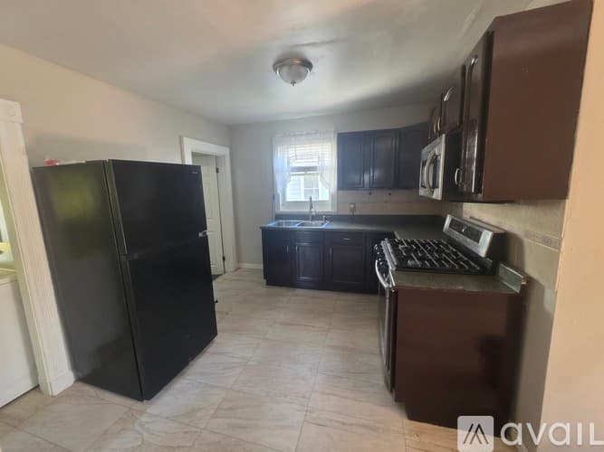 Springfield Apartment: 46 Talcott Ave