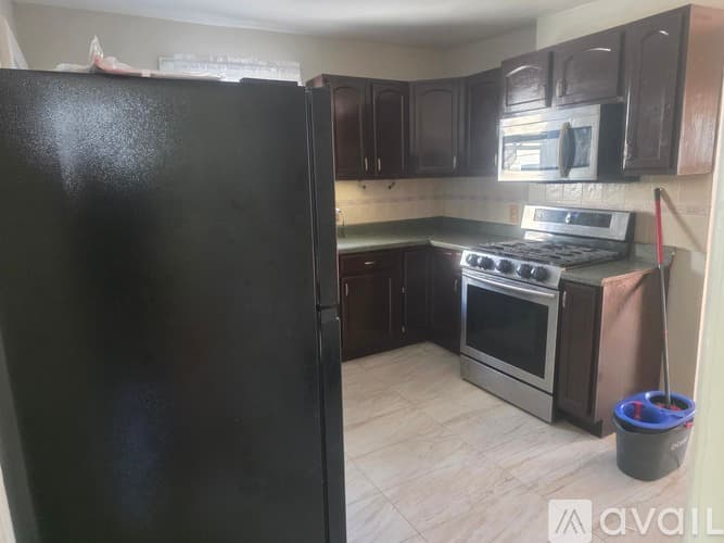Springfield Apartment: 46 Talcott Ave