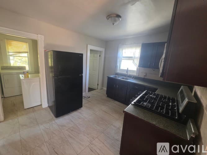 Springfield Apartment: 46 Talcott Ave