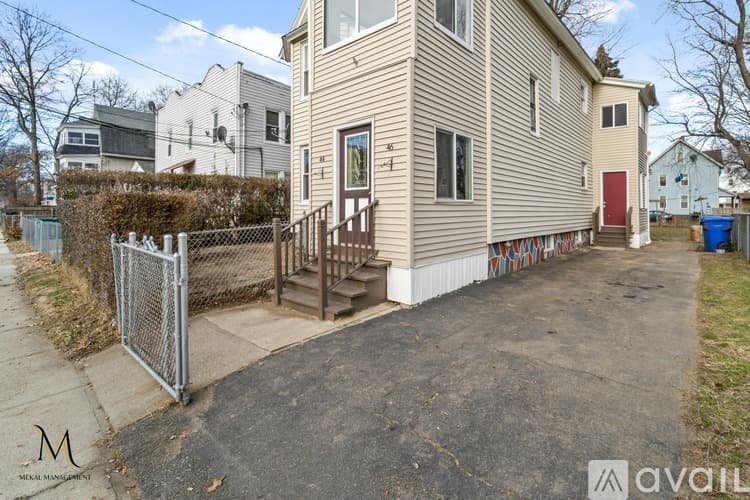 Springfield Apartment: 46 Talcott Ave