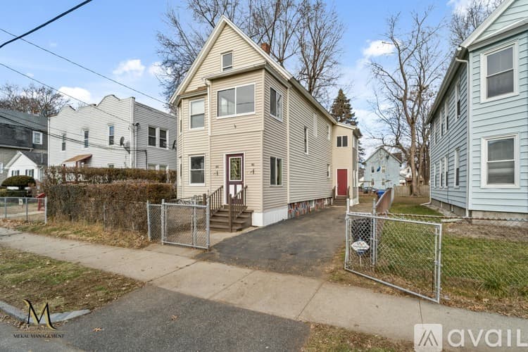 Springfield Apartment: 46 Talcott Ave