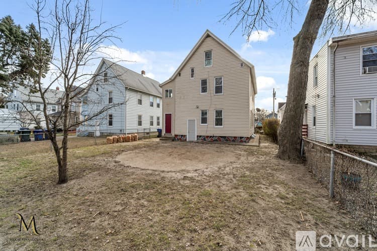 Springfield Apartment: 46 Talcott Ave