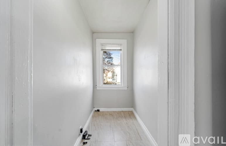 Springfield Apartment: 46 Talcott Ave