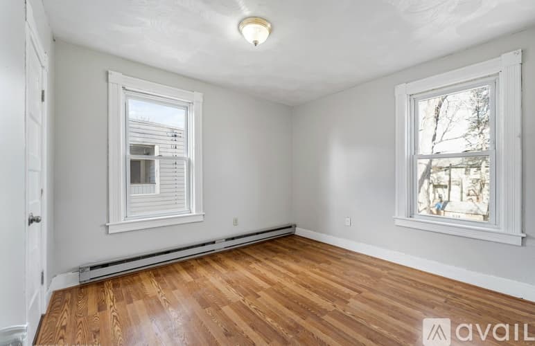 Springfield Apartment: 46 Talcott Ave